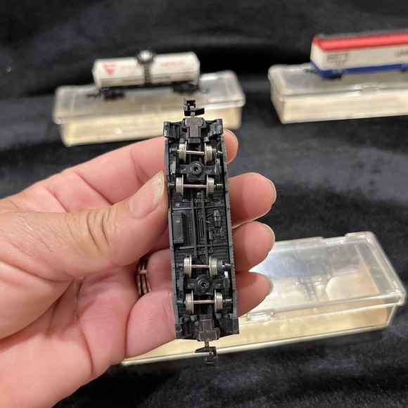 Lot of 3 Used N Scale Train Cars by LIFE-LIKE Caboose, Chemical Tank Car, Reefer - Picture 4 of 16